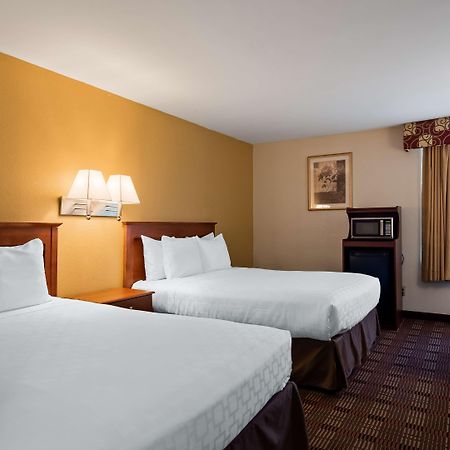 Surestay Hotel By Best Western East Brunswick Exteriör bild