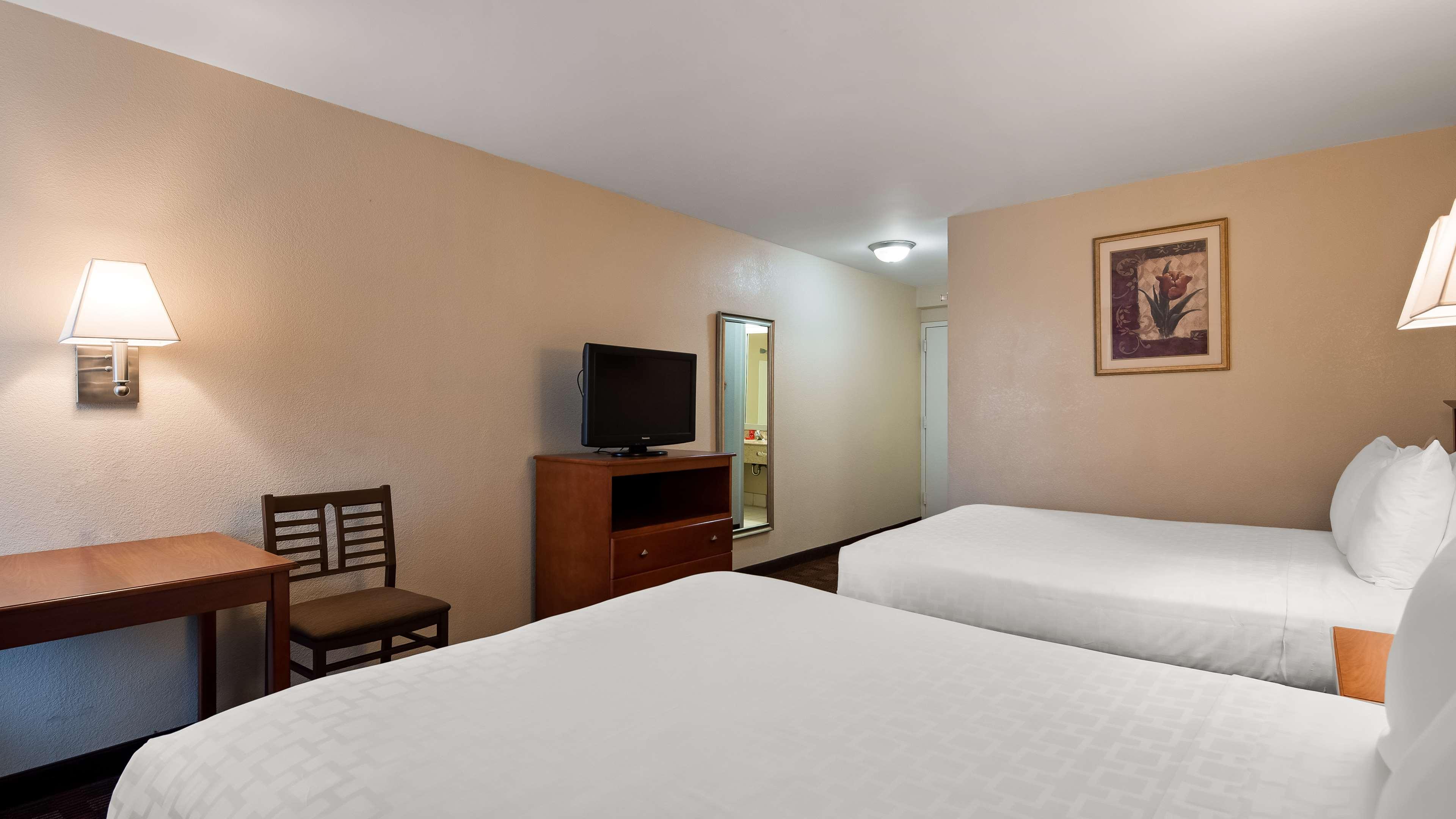 Surestay Hotel By Best Western East Brunswick Exteriör bild