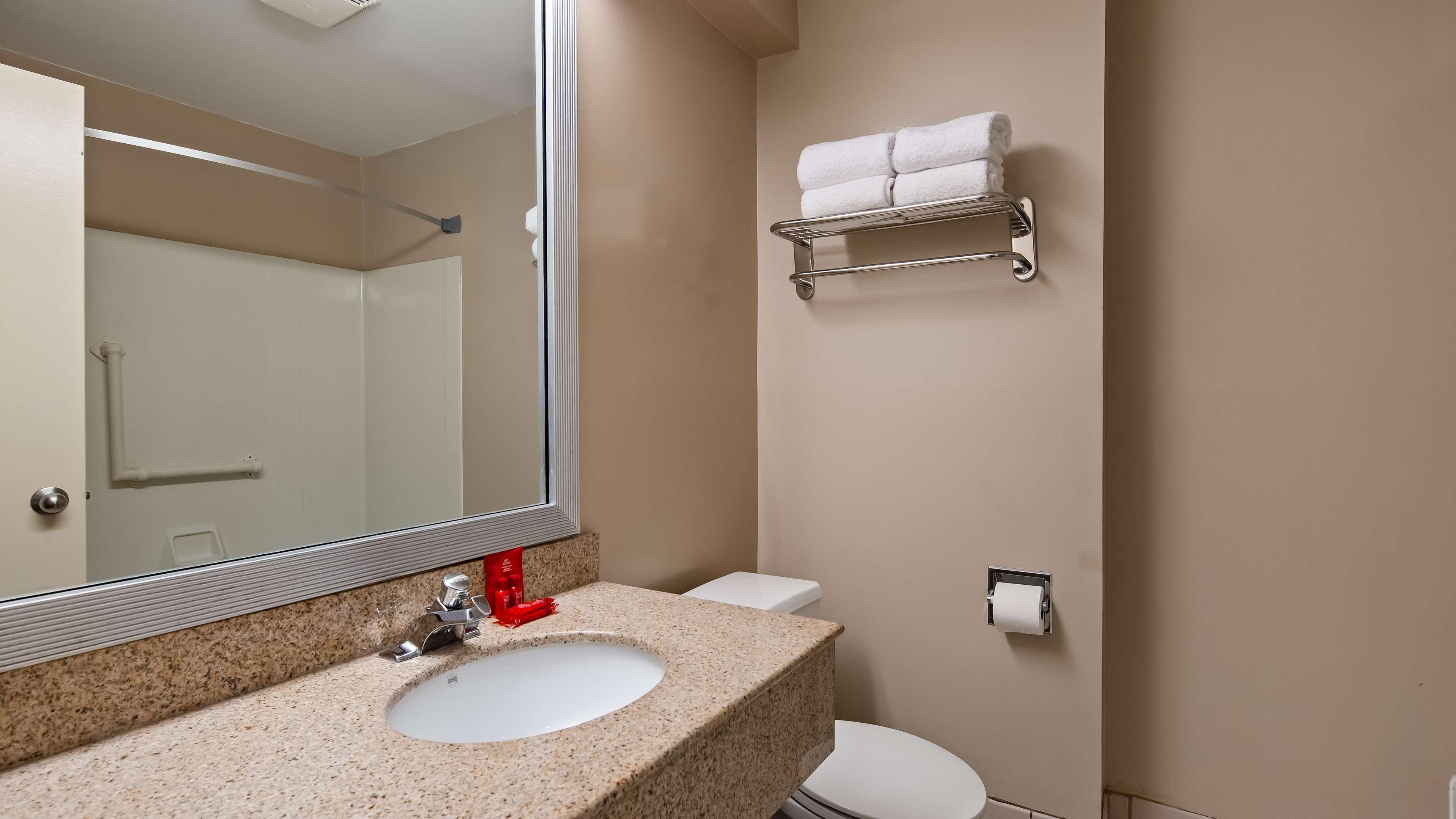 Surestay Hotel By Best Western East Brunswick Exteriör bild