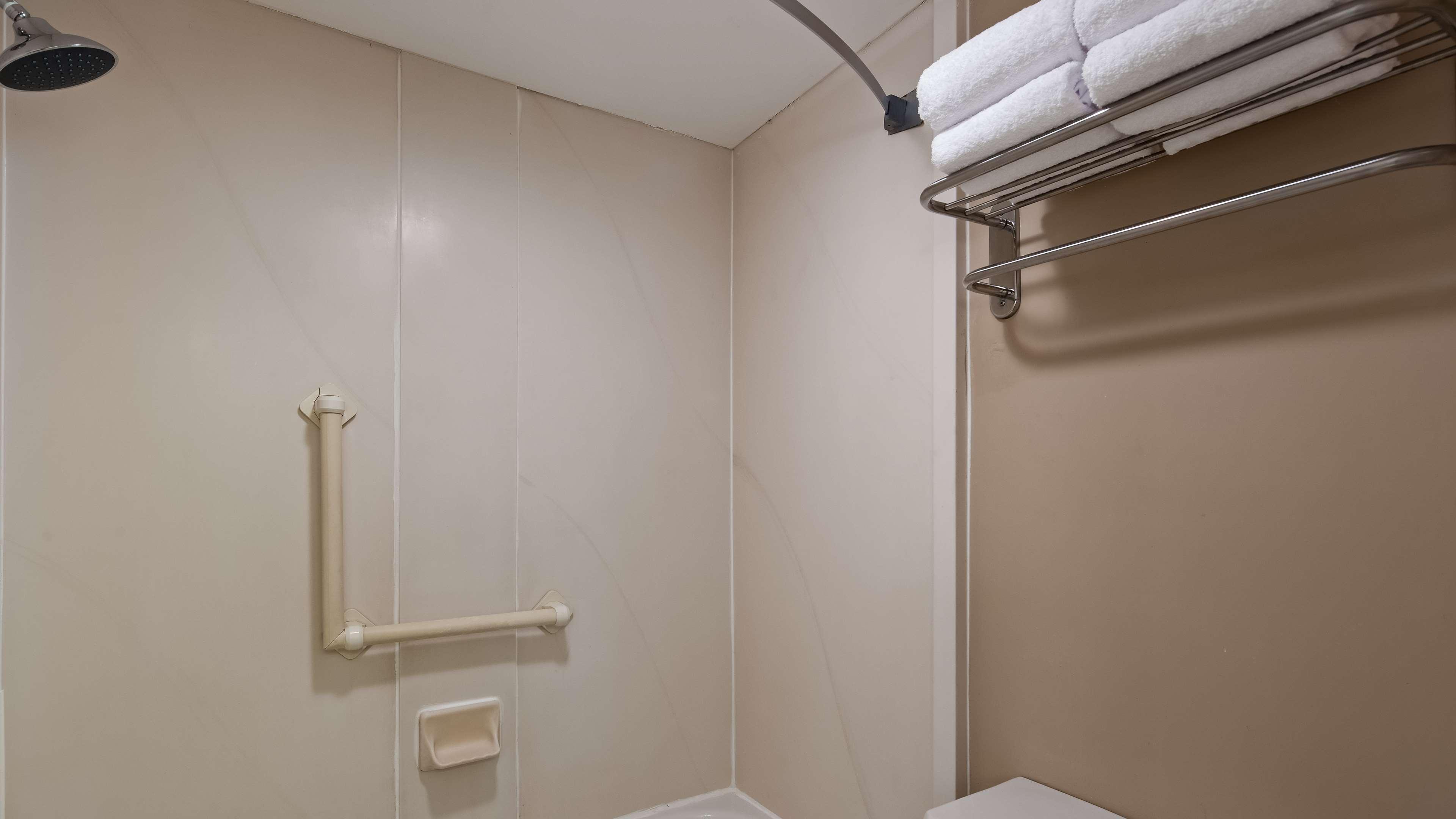 Surestay Hotel By Best Western East Brunswick Exteriör bild