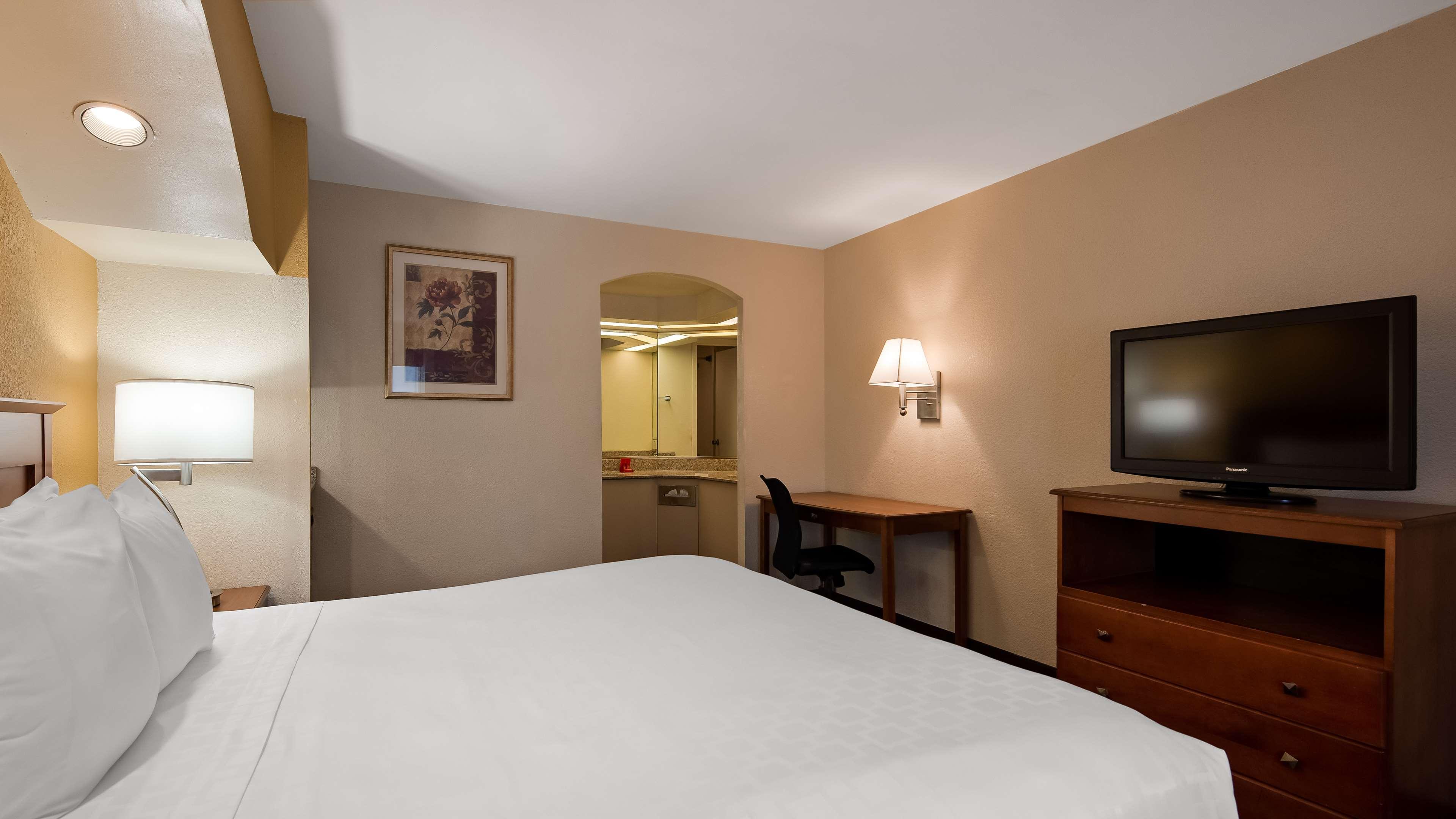 Surestay Hotel By Best Western East Brunswick Exteriör bild