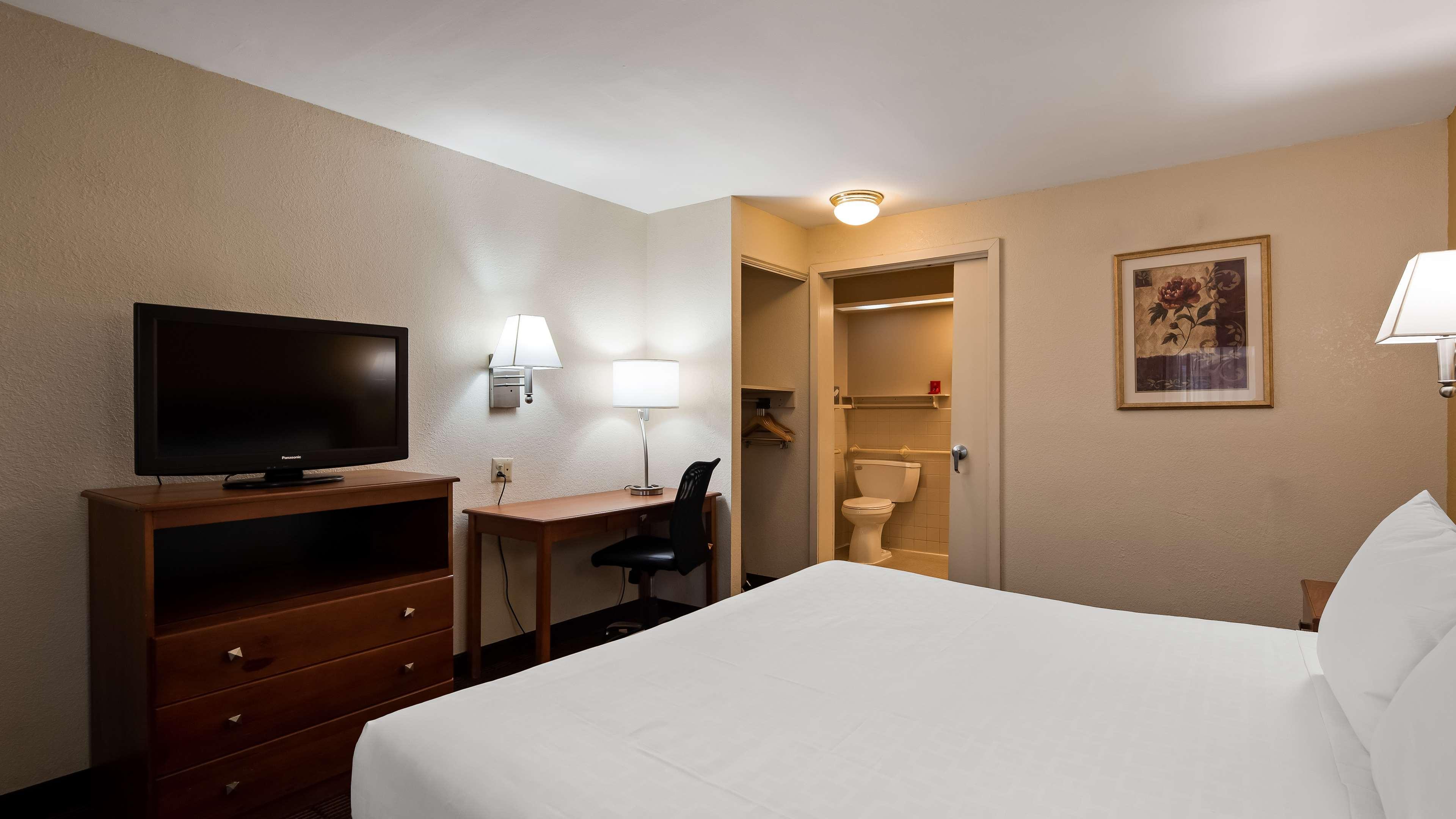Surestay Hotel By Best Western East Brunswick Exteriör bild