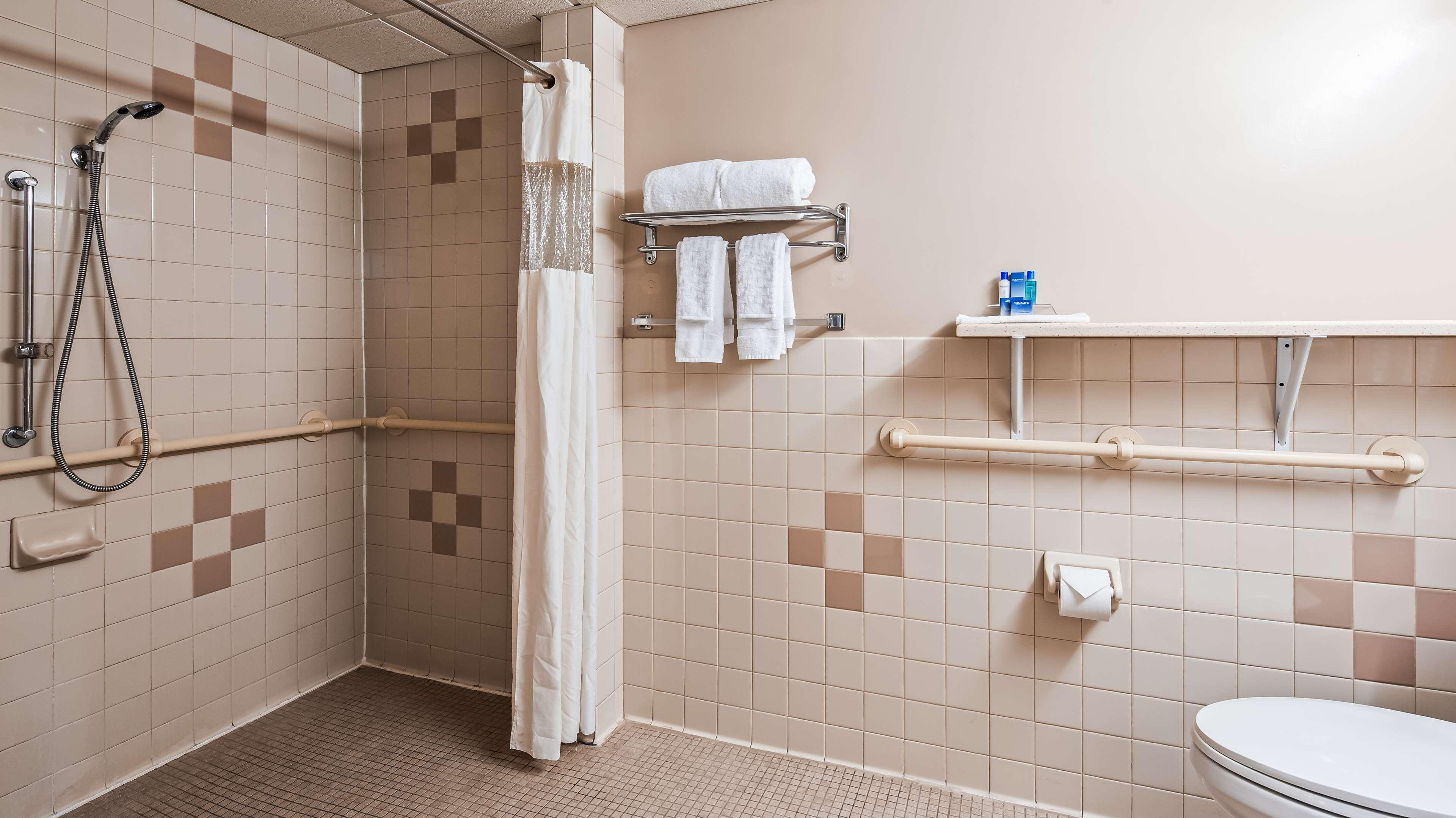 Surestay Hotel By Best Western East Brunswick Exteriör bild