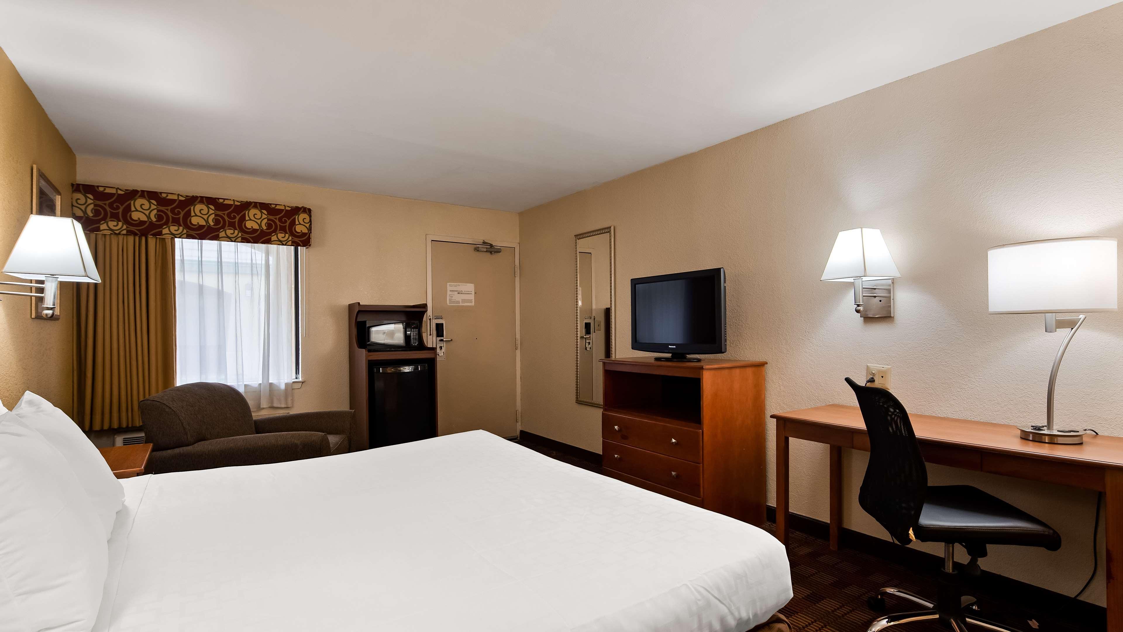 Surestay Hotel By Best Western East Brunswick Exteriör bild