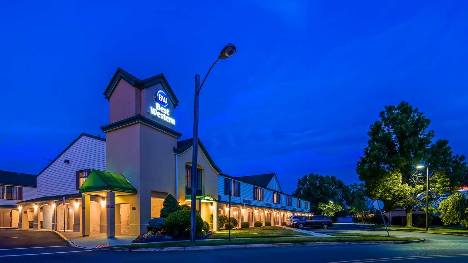 Surestay Hotel By Best Western East Brunswick Exteriör bild