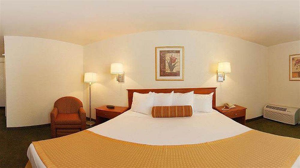 Surestay Hotel By Best Western East Brunswick Exteriör bild